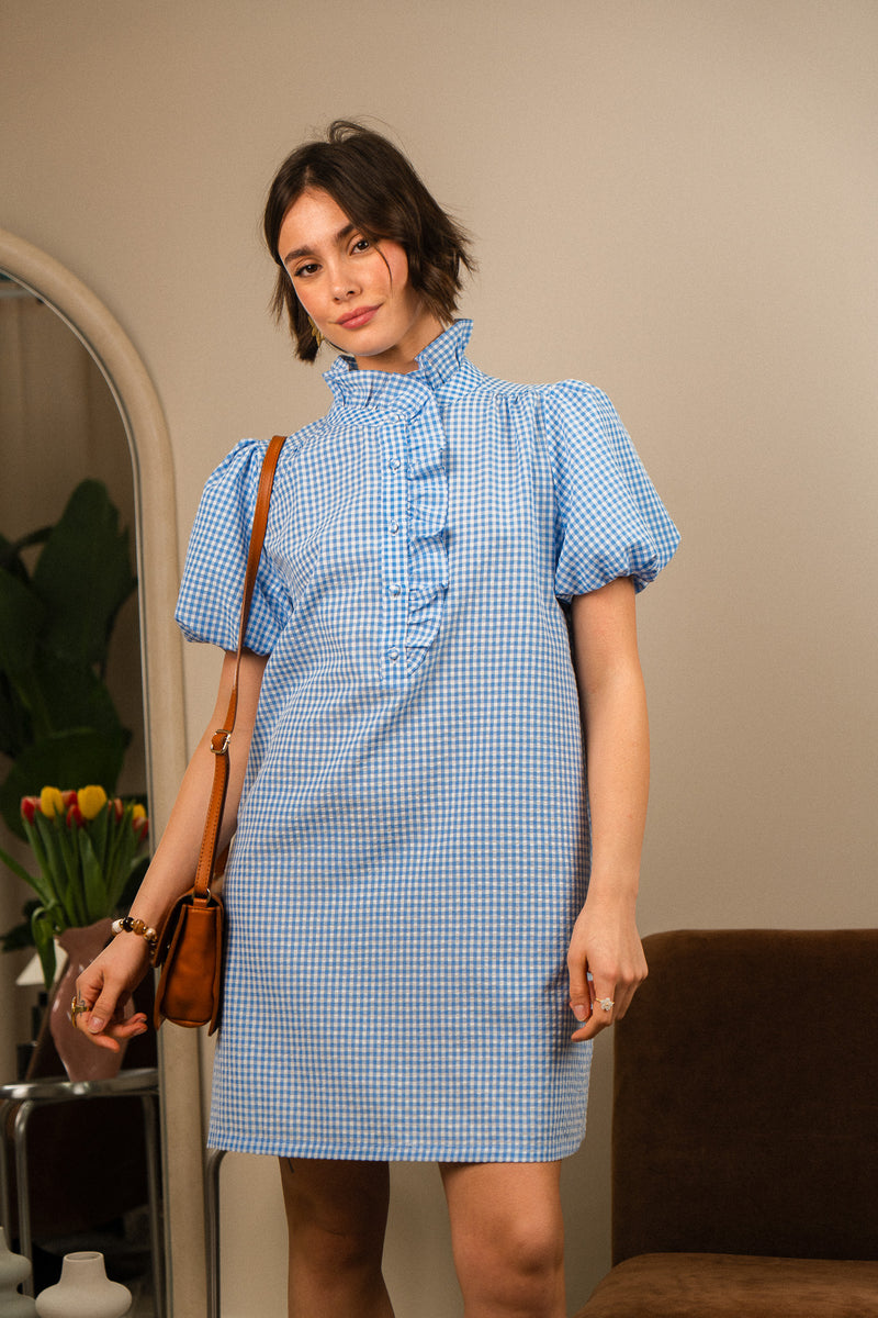 Robe Aria de la marque IT HIPPIE en tissu léger, couleurs vives et style bohème, portée sur mannequin.