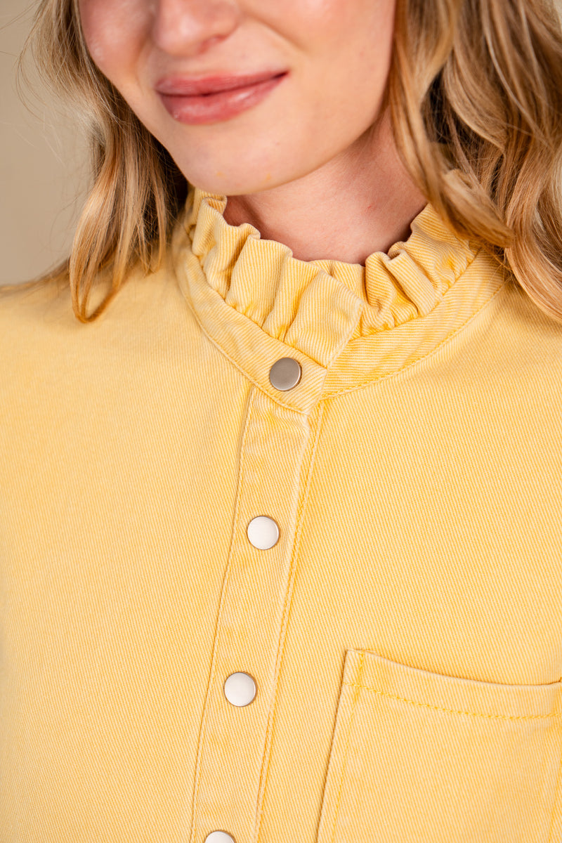 Combishort femme Lise en denim léger jaune, coupe décontractée - It Hippie