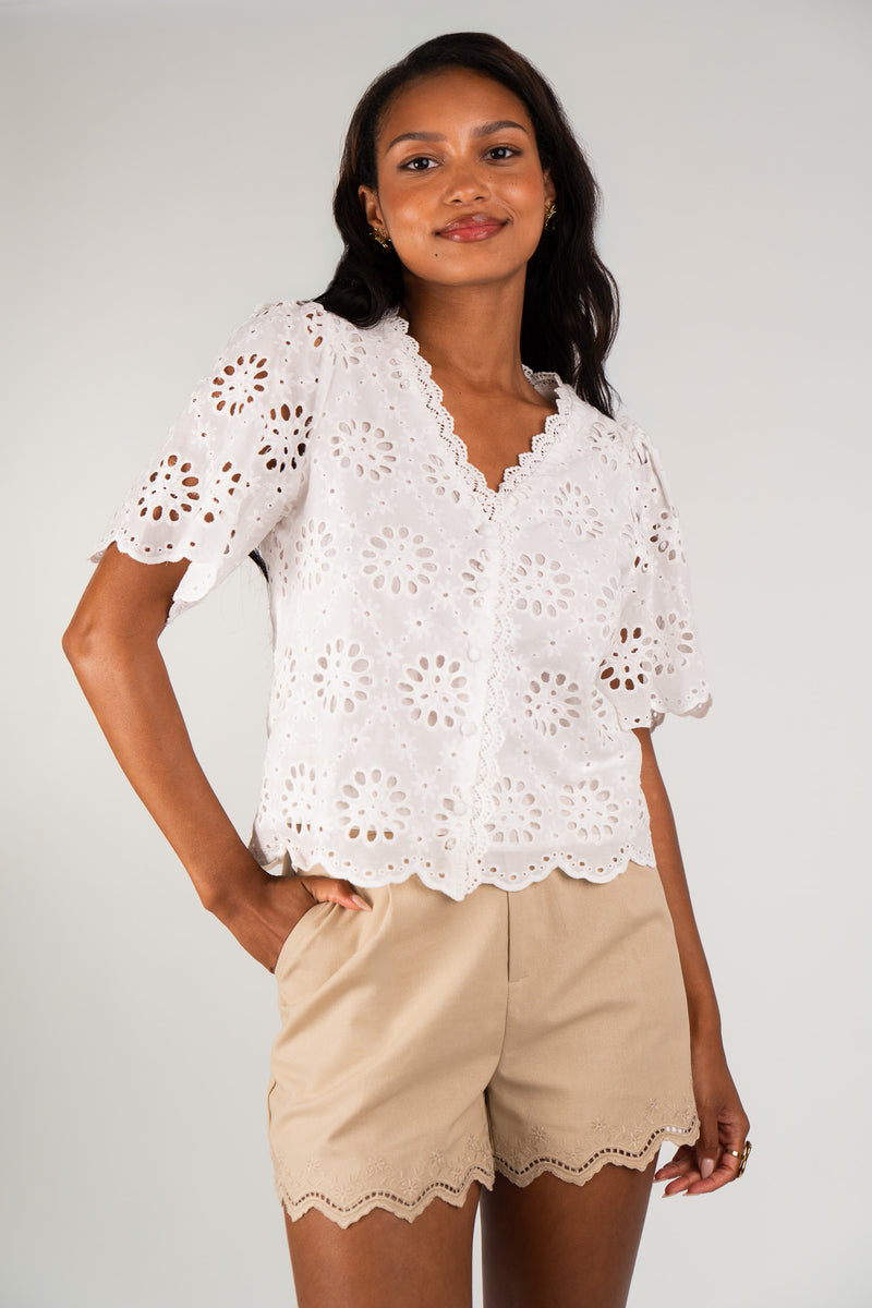 Blouse Capucine femme en coton écru, décolleté en V à galon festonné - It Hippie