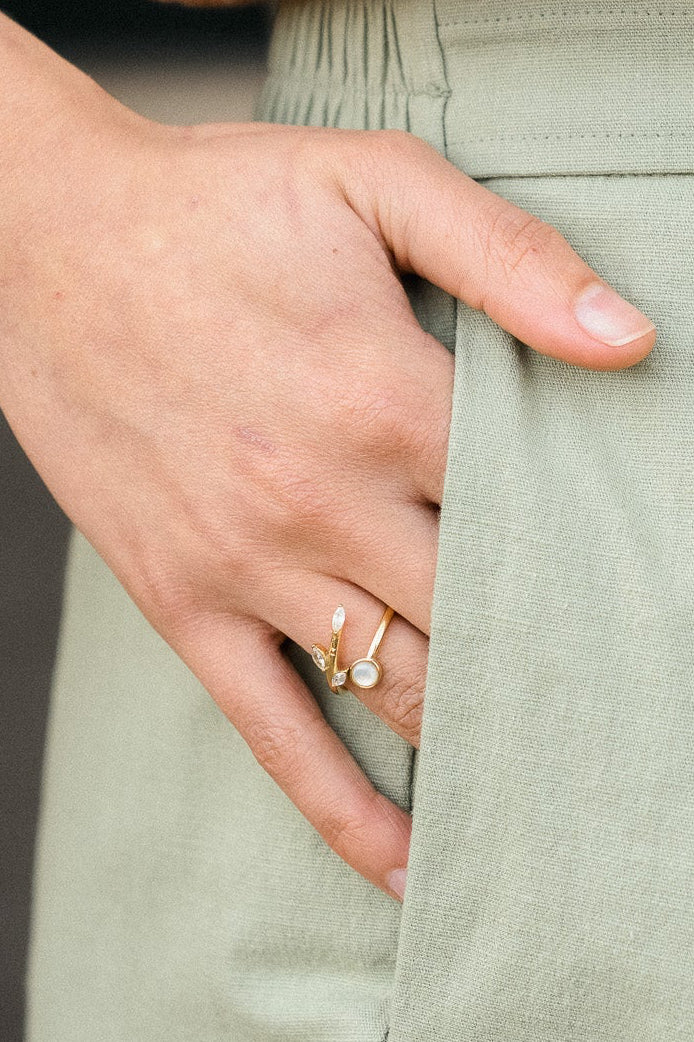 Bague Violaine en bijoux IT HIPPIE, ornée de détails élégants, vue de face sur fond blanc.