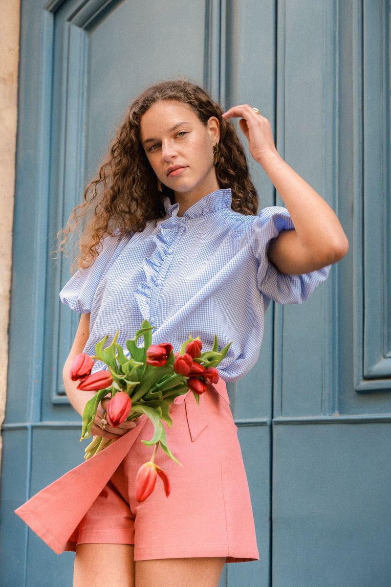 Jupe-short Eliott rose d'IT HIPPIE, vêtement tendance pour femmes, vue de face, tissu léger et style décontracté.