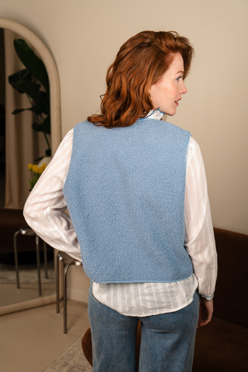 Gilet Éwan femme bleu en polyester, sans manches à porter sur une chemise ou un pull - It Hippie