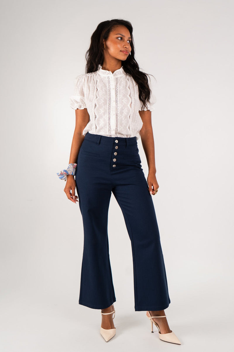 Blouse Margot écru en coton, col montant volanté et dentelle - It Hippie