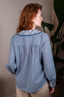 Chemise Elie femme en coton bleu, manches longues et liseré bleu foncé - It Hippie