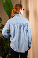 Chemise Lise en coton rayé Bleu Royal, détail col montant volanté - It Hippie