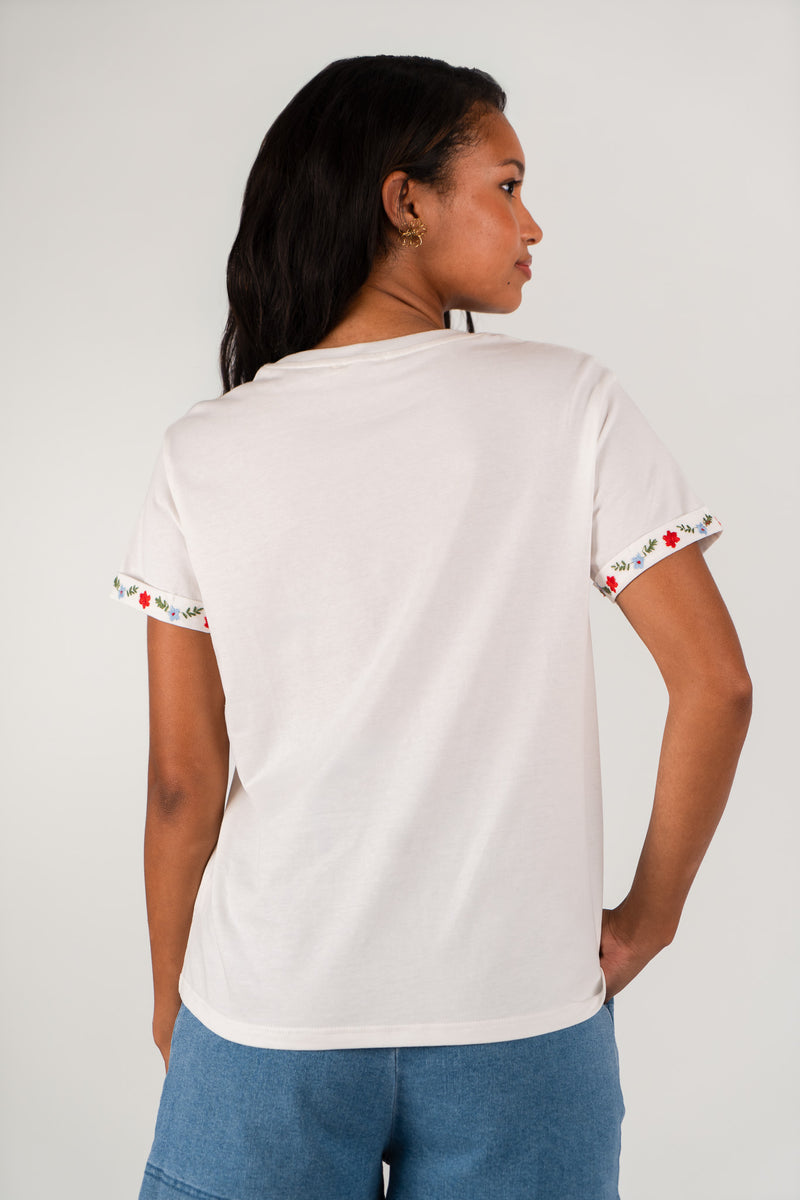 T-shirt Constance femme écru en jersey de coton, finitions brodées aux manches - It Hippie