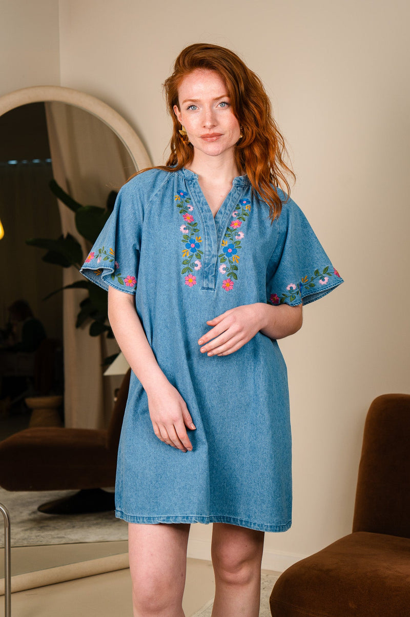 Robe Lysa femme en denim bohème à broderies florales - It Hippie