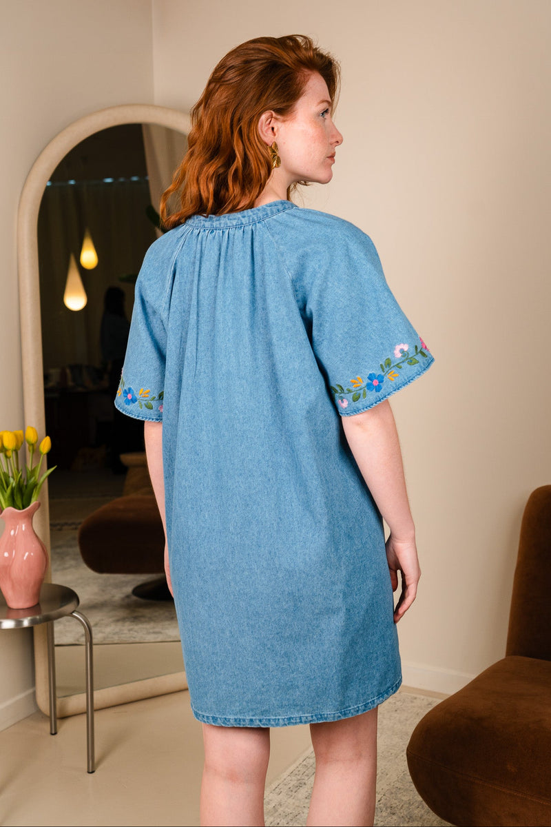 Robe Lysa femme en denim, détails floraux colorés - It Hippie