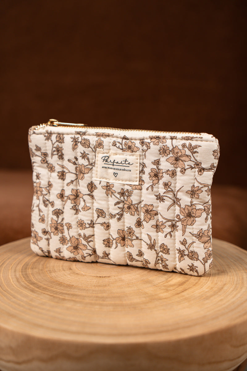 Pochette Odette fleurs marron en maroquinerie IT HIPPIE, avec motif floral et finition élégante.