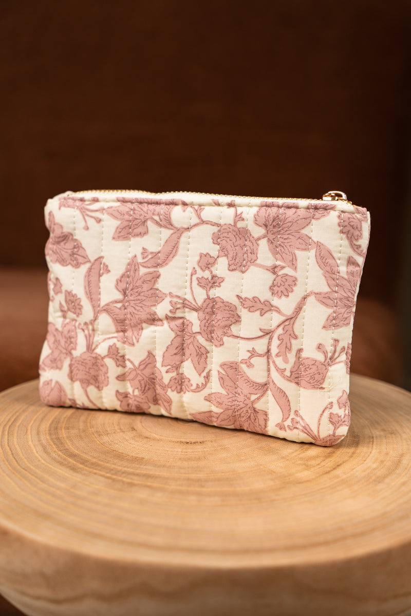Pochette Odette fleurs rose de la marque IT HIPPIE, maroquinerie élégante avec motif floral rose.