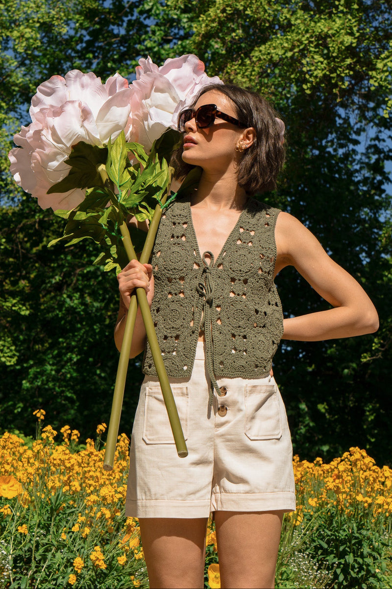 Short Léon femme en coton écru, boutonnage apparent - It Hippie