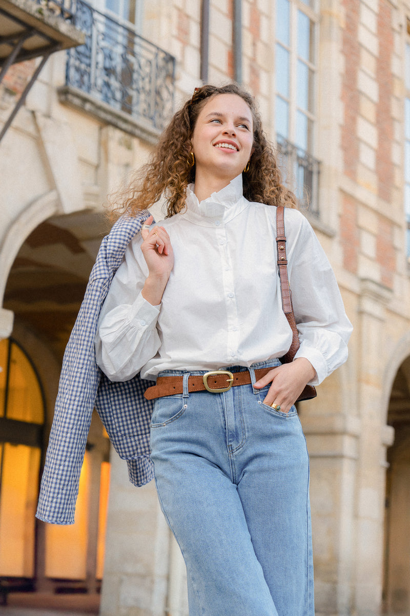 Veste Léna de la marque IT HIPPIE, veste en tissu léger avec col et manches longues, portée décontractée.