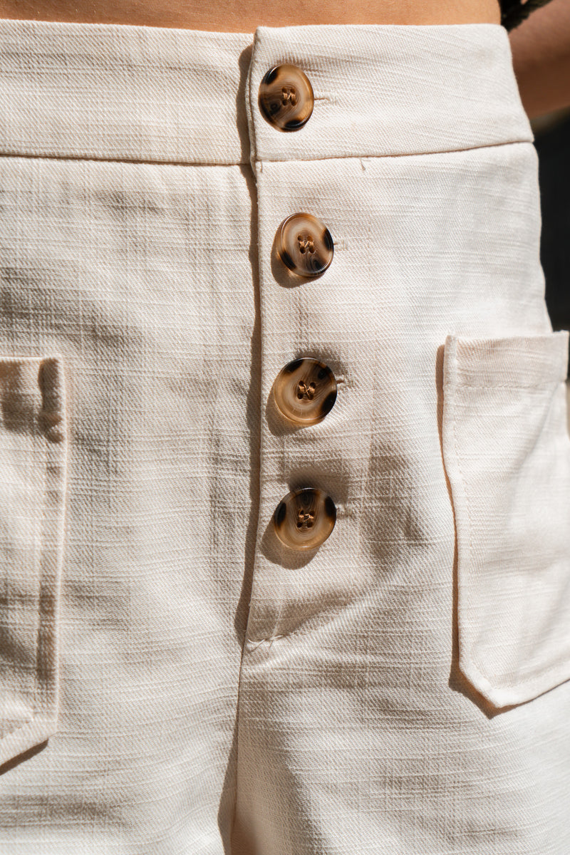 Short Léon femme en coton écru, poches plaquées - It Hippie