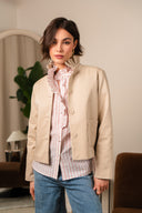 Veste Maë de la marque IT HIPPIE, style moderne avec détails élégants, portée sur un mannequin.