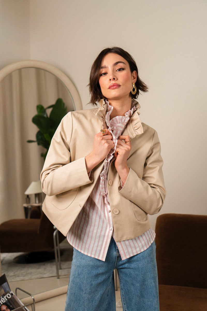 Veste Maë de la marque IT HIPPIE, veste tendance pour femmes, avec détail de fermeture et style moderne.