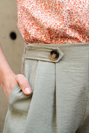 Pantalon fluide Gabriel femme en polyester kaki, fermeture invisible - It Hippie