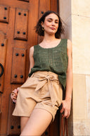 Short Émile femme en coton taupe, ceinture à nouer ton sur ton - It Hippie