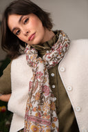 Foulard Anatole de la marque IT HIPPIE en tissu léger avec motifs colorés, accessoire de mode élégant et tendance.
