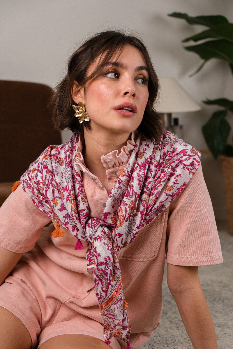 Foulard Anatole de la marque IT HIPPIE, accessoire coloré en tissu léger avec motifs graphiques.