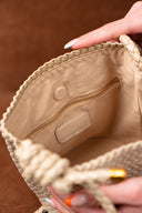 Sac tressé Honoré de la maroquinerie IT HIPPIE, avec détails en cuir tressé et poignées élégantes, vue de face.