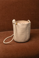 Sac tressé Honoré de la maroquinerie IT HIPPIE, design élégant avec détails tressés en cuir.