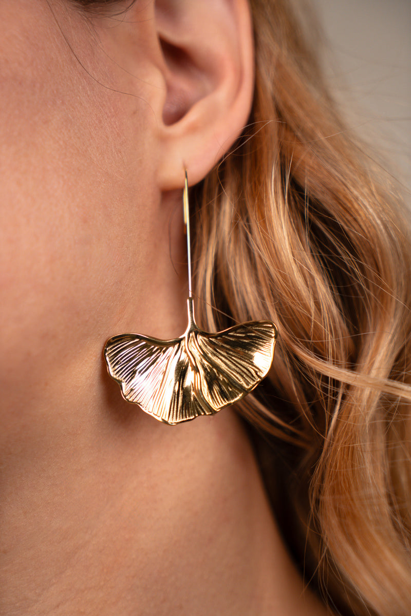 Boucles d'oreilles Albane de la marque IT HIPPIE, bijoux élégants avec design délicat, illustrées sur cette image.