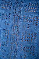 Top Léo de la marque IT HIPPIE, vêtement léger en tissu fluide avec détails élégants, porté par un mannequin.