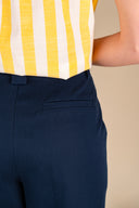 Pantalon Hector femme en coton marine, tombé structuré élégant - It Hippie