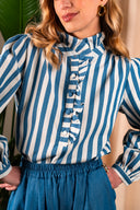 Chemise Héléna de la marque IT HIPPIE, en tissu léger avec col classique et manches longues, portée sur un mannequin.