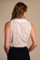 Chemisier bohème Diana en coton écru brodé, détail col arrondi - It Hippie