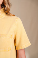 Combishort Lise femme en denim jaune, col montant légèrement volanté - It Hippie
