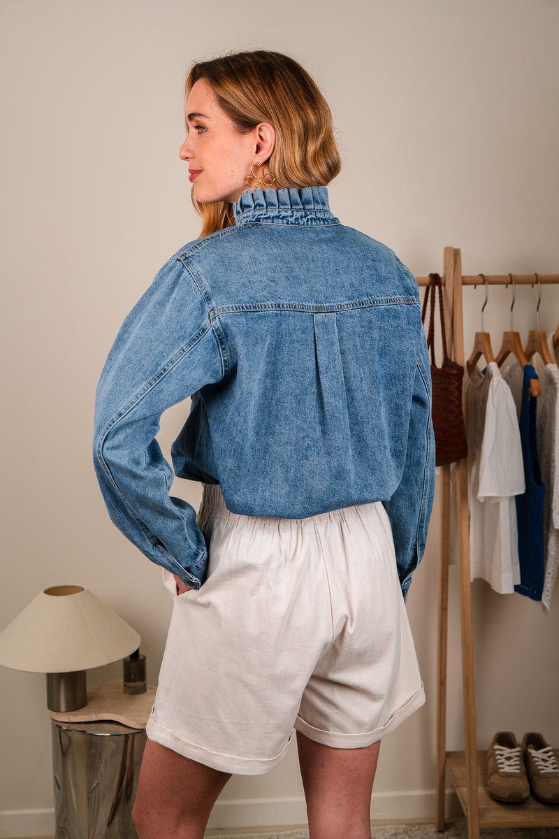 Short pour femme IT HIPPIE Nino en tissu léger, avec ceinture et poches visibles sur l'image.