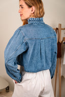 Blouse Anna de la marque IT HIPPIE, en tissu léger, avec manches longues et design élégant, portée sur un mannequin.
