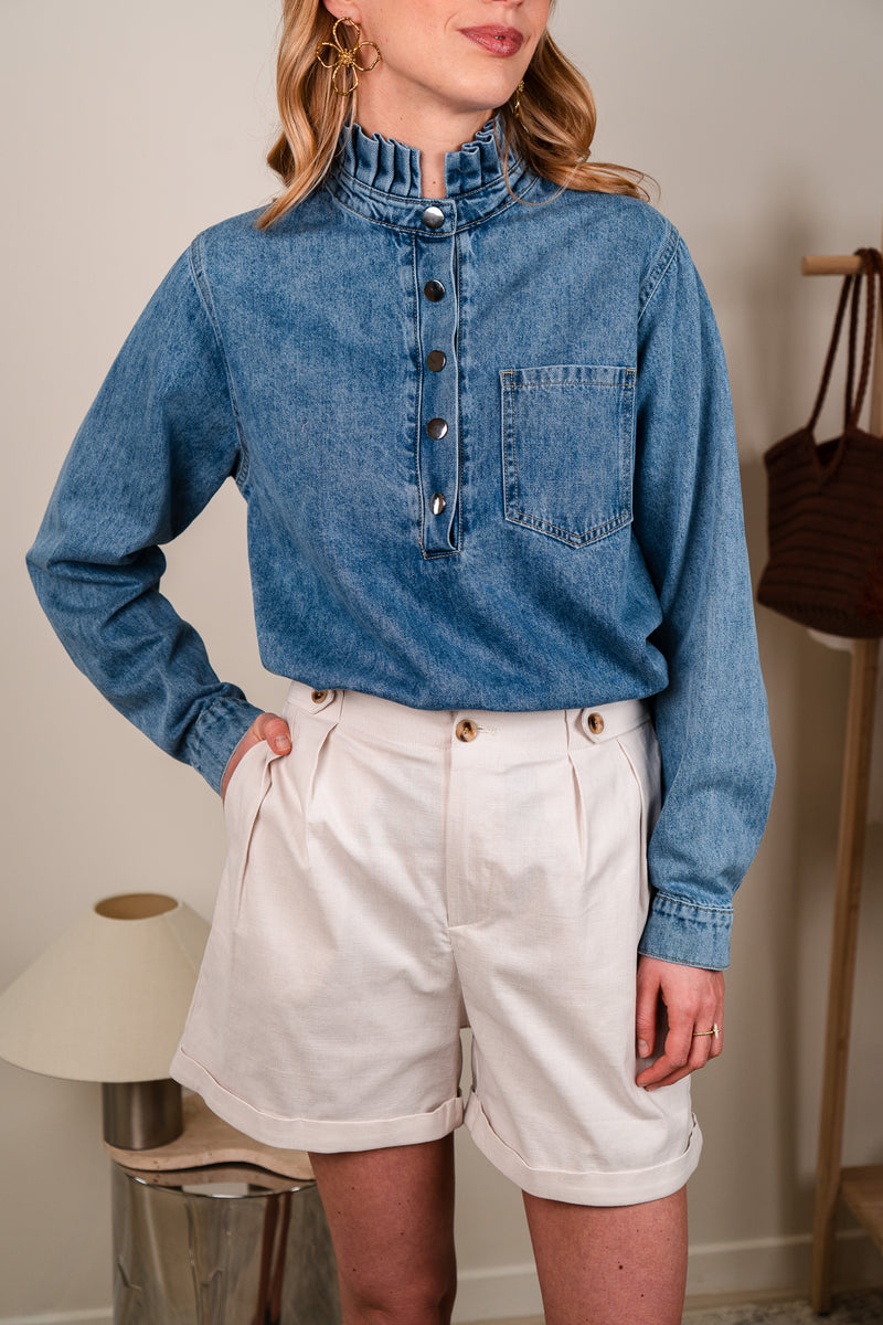 Short pour femme IT HIPPIE Nino en coton léger, couleur neutre, avec couture visible et coupe décontractée.