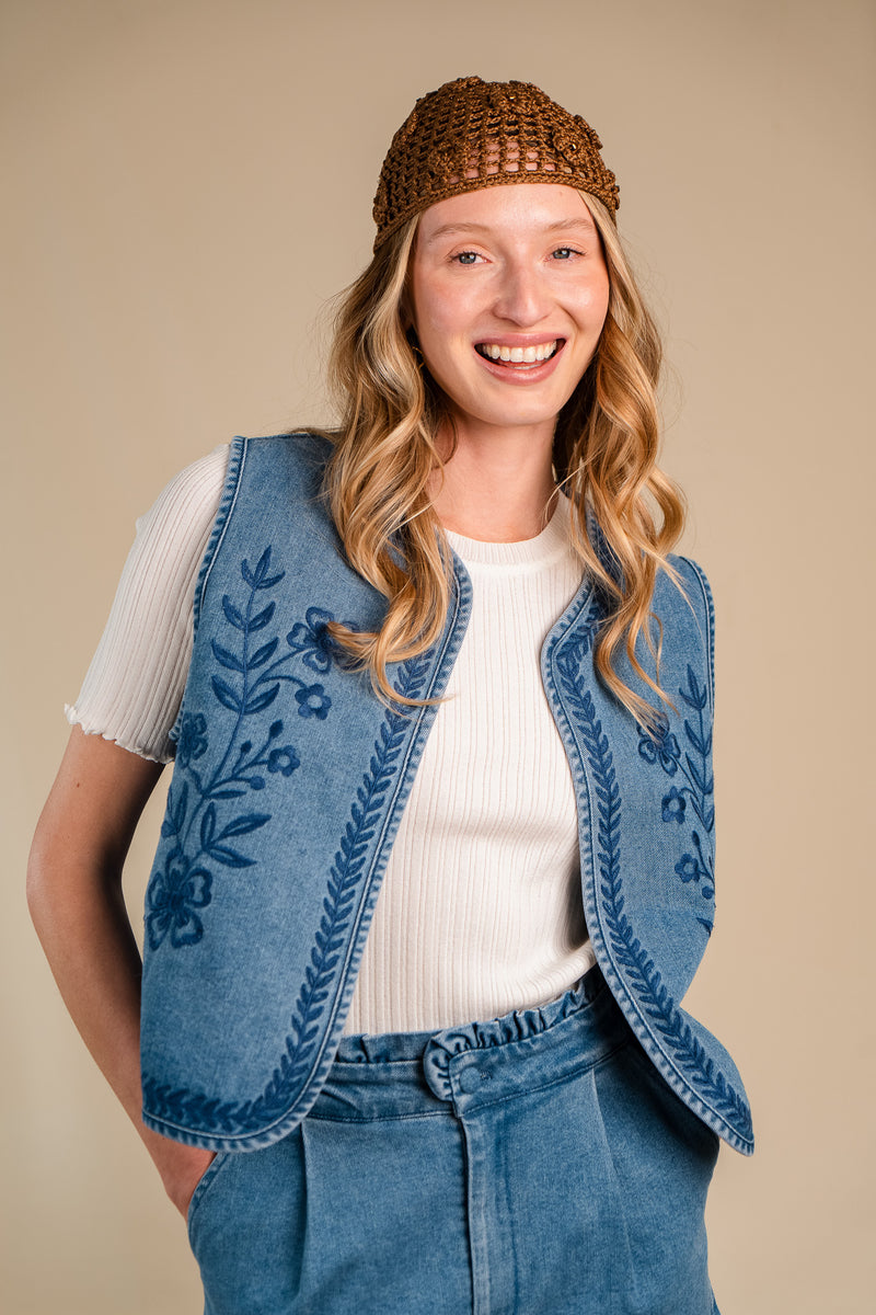 Gilet sans manches femme Anaé en denim bleu, détails brodés - It Hippie