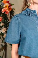 Chemisier Charlie femme en denim léger bleu ciel, col volanté - It Hippie