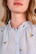 Chemisier Victoire femme en coton bleu ciel à manches courtes froncées - It Hippie