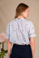 Chemisier Victoire femme en coton bleu ciel au charme vintage - It Hippie