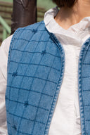 Gilet Colette femme en coton bleu brodé, allure vintage - It Hippie