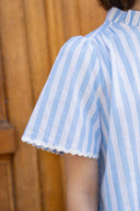 Chemise bohème Mona femme en coton rayé bleu ciel, coupe ample romantique - It Hippie