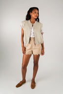 Gilet Clémence femme en coton vert, encolure ronde et boutons recouverts - It Hippie