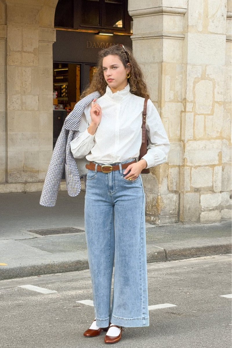 Veste Léna de la marque IT HIPPIE, veste tendance pour femmes, en tissu léger avec détails modernes et confortables.