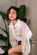 Chemise Axelle de la marque IT HIPPIE, haut en tissu léger avec col et manches longues, portée sur un mannequin.