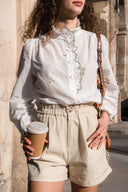 Chemise violette de la marque IT HIPPIE, haut en tissu léger avec col et manches longues visible sur l'image.
