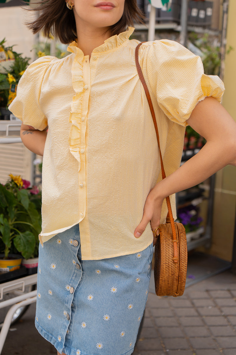 Chemise Léonie femme en coton jaune, patte de boutonnage à volants - It Hippie