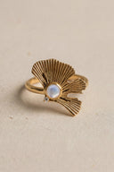 Bague Zita en bijoux IT HIPPIE avec design élégant en or et pierres fines, vue de face sur fond neutre