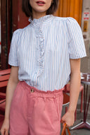 Chemise Jade femme en coton à fines rayures bleu ciel, col à volant - It Hippie