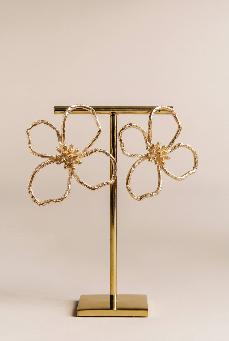 Boucles d'oreilles Candice dorées en acier inoxydable, détail signature lumineux - It Hippie