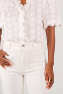 Pantalon Léo femme en coton blanc, coupe flare et taille haute - It Hippie