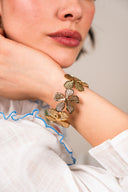 Bracelet manchette Armelle de la marque IT HIPPIE, avec détails en métal et design élégant visible sur l'image.